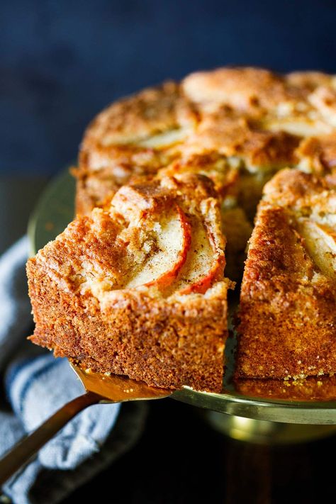 Cardamom Apple Cake Cardamom Apple Cake, Apple Breakfast Pastry, Apple Cardamom Cake, Honey Apple Cake, Winter Apple Desserts, Quick Baked Desserts, Cardamom Recipes Baking, Apple Snack Cake, Fall Fruit Desserts