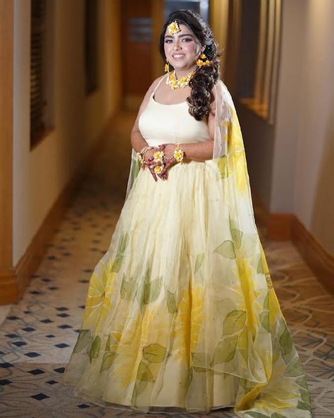 The most beautiful bride 💛 How stunning our beautiful bride looks in our handpainted sunflowers lehenga for her haldi. A perfect lehenga for a perfect bride 💛 Shop Now! Sunflower Lehenga, White Organza Lehenga, Lehenga For Haldi, Bride Looks, Organza Lehenga, Perfect Bride, Bride Look, Beautiful Bride, Lehenga