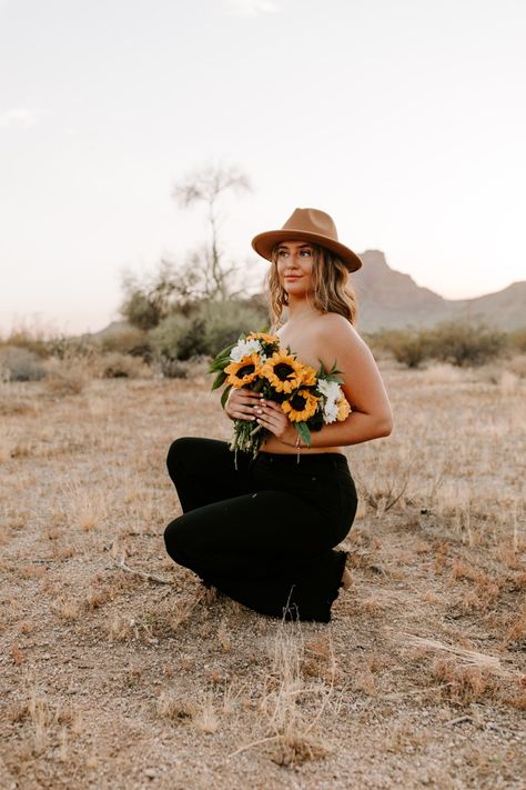 Flower Tops Photoshoot, Cowgirl Flower Photoshoot, Western Flower Top Photoshoot, Western Flower Photoshoot, Flower Top Session, Desert Birthday Photoshoot, Western Desert Photoshoot, Floral Top Photoshoot, Flower Top Photoshoot Outdoor