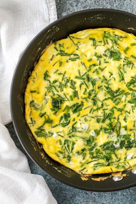 Arugula Frittata, Eggs Frittata, Asparagus Frittata, Easy Dinner Options, Goat Cheese Recipes, Savory Crepes, Spring Dinner, Gluten Free Recipe, Spring Brunch