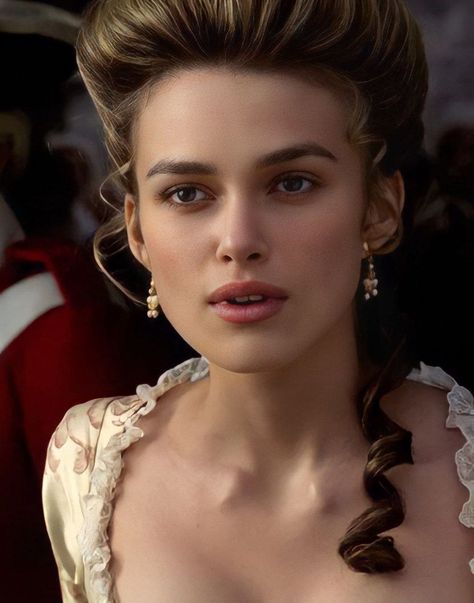 Keira Knightley Elizabeth Swann, Elizabeth Swann Hair, Aphrodite Face, Elizabeth Swann Costume, Keira Knightley Pirates, Will And Elizabeth, Kiera Knightly, Elizabeth Swann, Pirates Life