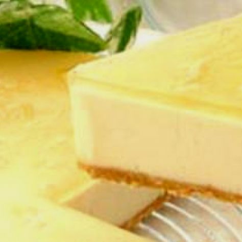 Limoncello Cheesecake - No-Bake Recipe - Ventura Limoncello Limoncello Cheesecake, Lemon Cheesecake Recipe, Lemon Cheesecake Recipes, Lemon Cheesecake, Cheesecake Recipe, Lemon Recipes, Savoury Cake, Food Cakes, Cheesecake Recipes