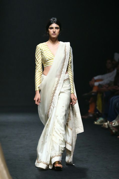 Lajjoo C at Lakmé Fashion Week summer/resort 2018 Convocation Outfit, Long Blouse Designs, Short Blouse, Blouses Designs, Full Sleeve Blouse, Mala Jewelry, Raw Mango, Saree Style, Ivory Blouse