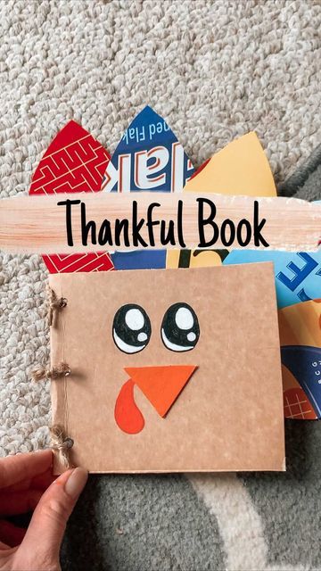 Brittany | Kids/Toddler/Baby Activities on Instagram: "Would you like to start a new family tradition this November? Create a “thankful book!” Everyday leading up to Thanksgiving (or once a week, or how ever often works for your family), ask everyone in the family what they are Thankful for and write it down in the book. It’s a great way to think about everything you are thankful for and also a great keepsake for later. How to make a thankful book: 1. Cut a cover for your book out of a cere Thanksgiving Thankful Ideas For Kids, Thankful Writing, Feather Decorations, Social Work Activities, Toddler Shows, Thanksgiving Toddler, Thanksgiving Books, Homemade Books, Turkey Face