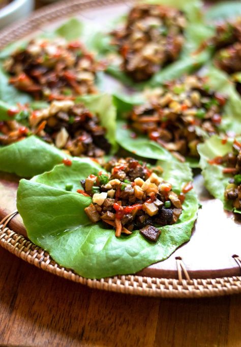 Vegetarian Lettuce Cups, Mushroom Lettuce Cups, Mushroom Lettuce Wraps, Uni Recipes, Cooking With Sesame Oil, Fire Ideas, Matchstick Carrots, Vegetarian Dish, Lettuce Cups