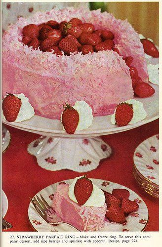 Strawberry Parfait Ring Retro Strawberry, Retro Desserts, Strawberry Parfait, 귀여운 음식 그림, Vintage Dessert, Retro Recipes, Wallpaper Vintage, Vintage Cookbooks, Vintage Cake