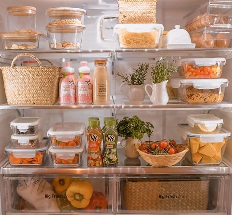 The 59 Best Kitchen Cabinet Organization Ideas of All Time | Apartment Therapy Fridge Storage Ideas, Fridge Aesthetic, Fridge Goals, Fridge Organisation, Fridge Organization Ideas, Refrigerator Ideas, Healthy Fridge, Kitchen Cabinet Organization Ideas, Fridge Pantry