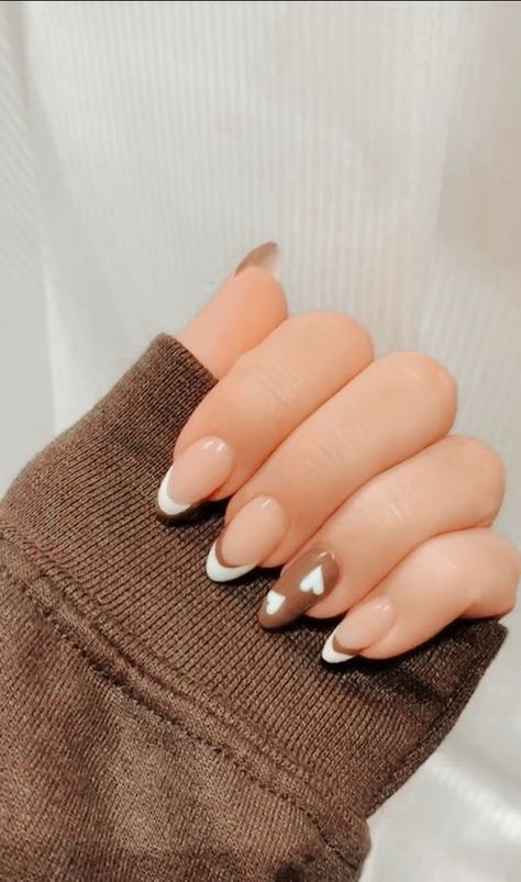 Beige Aesthetic Nails, Beige Nails Aesthetic, Fall Color Nail Designs, Short Fall Acrylic, Late Summer Nail Ideas, Nails Early Fall, Late Summer Early Fall Nails, Unique Fall Nails, Late Summer Nails