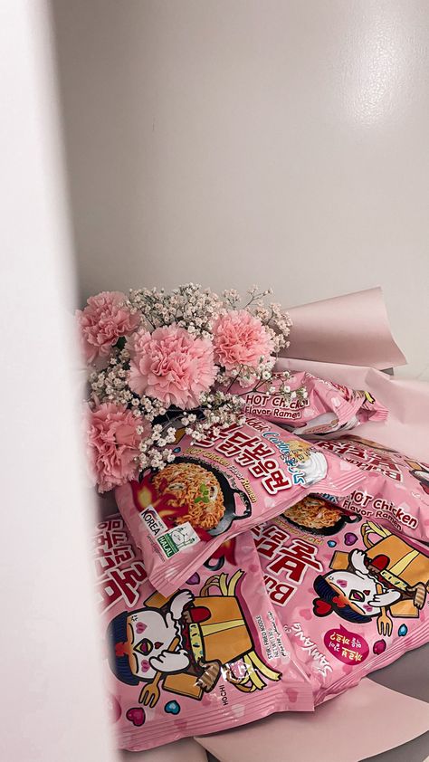 Buldak Ramen Bouquet, Buldak Bouquet, Ramen Bouquet, Birthday Balloon Surprise, Buldak Ramen, Balloon Surprise, 17th Birthday Ideas, Gifts For Hubby, Cute Snacks