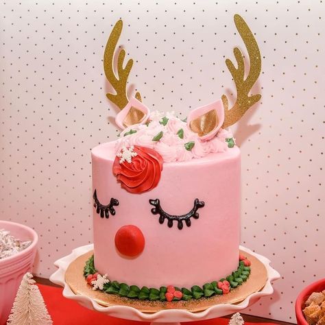 Reindeer Smash Cake, Reindeer Birthday Party Girl, Reindeer Birthday Party, Reindeer Cake, Reindeer Cakes, Pastel Cakes, Cake Photo, Christmas Birthday Party, Christmas Cakes