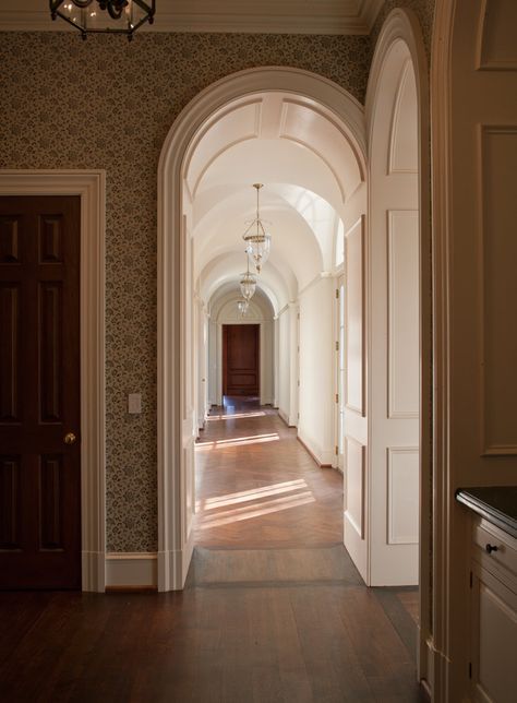 Classic Georgian - William T. Baker | Award-Winning Classical Residential Designer Georgian Architecture Interior, Classic American Home Interior, Georgian Hotel, Wainscot Paneling, Georgian Estate, Modern Georgian, French Provincial Home, Georgian Style Homes, Georgian Interiors