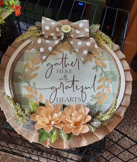 Pizza Pan Wreath, Charger Plate Crafts, Fall Decor Diy Crafts, Dollar Tree Fall, Fall Arts And Crafts, Easter Bunny Crafts, Spring Easter Crafts, Pan Pizza, Halloween Decorations Indoor