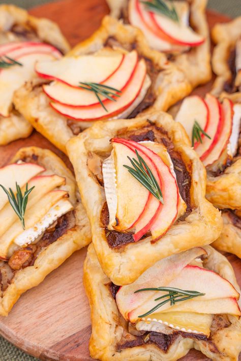 Apple, Brie & Rosemary Puff Pastry Tarts — My Moonstone Kitchen Fig Brie Puff Pastry, Apple Brie Puff Pastry, Thanksgiving Puff Pastry Appetizers, Harvest Appetizers, Puff Pastry Brie, Puff Pastry Tarts, Apple Brie, Gingerbread Hot Chocolate, Brie Puff Pastry