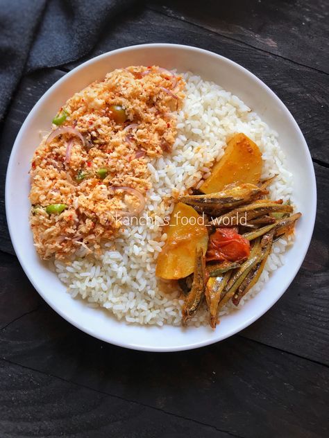 Coconut Curry Fried Rice, Sri Lankan Rice, Sri Lankan Rice And Curry, Sri Lankan Coconut Sambal, Coconut Basmati Rice, Rice And Curry Sri Lanka, Rice And Curry, Karuppu Kavuni Rice, Rice Coconut