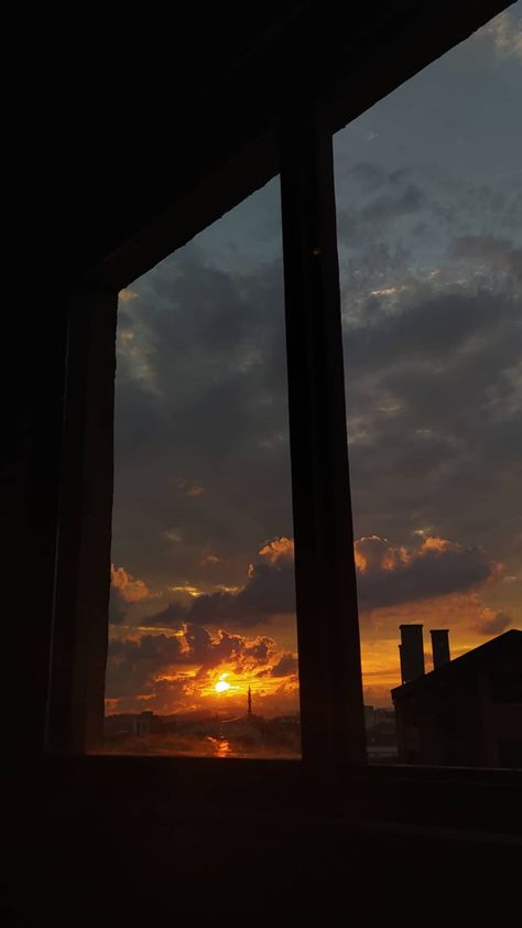 Sunset Fake Story, 5:00 Am Aesthetic, Sunset Window, Nature Film, Avatar Picture, Sky Photography Nature, Pretty Landscapes, Sunset Wallpaper, Pretty Sky