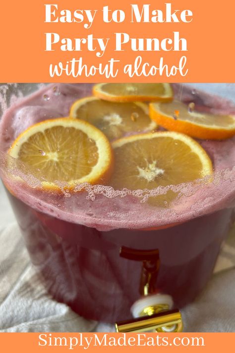 Cranberry punch in jug with oranges on top. Easy Punch Recipes 3 Ingredients, Punch Recipes Non Alcoholic, Non Alcoholic Christmas Punch, Elegant Cocktails, Recipes 3 Ingredients, Homemade Drinks Recipes, Halloween Punch Recipes, Cranberry Punch, Easy Punch Recipes