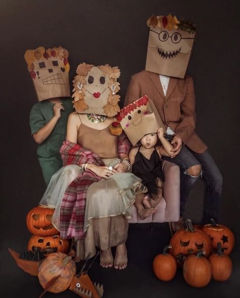 Awkward Family Pictures, Awkward Family Christmas, Halloween Lunch Box, Halloween Lunch, Happy Halloween Pictures, Photo Props Diy, Hallowen Ideas, Halloween Photography, Eye Of The Beholder