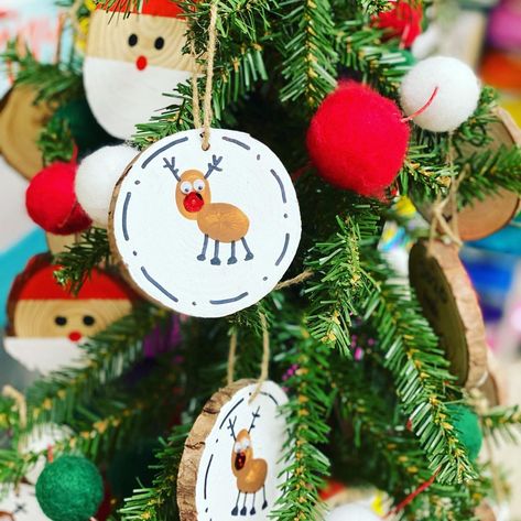 Finger Print Ornaments, Thumbprint Ornaments, Reindeer Thumbprint, Wood Discs, Thumbprint Tree, Room Parent, Wooden Reindeer, Holiday Classroom, Thumb Prints