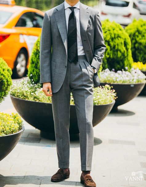 Formal Shawl, Grey Suit Men, Suits Style, Dapper Outfit, Light Grey Suits, Der Gentleman, Mad Man, The Struggle Is Real, Look Formal