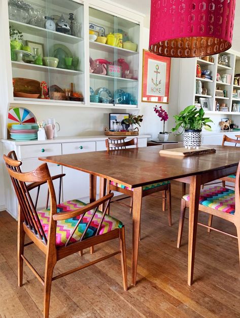 Vibrant Colourful Mid-Century Home of Kara Brown - The Interior Editor | If you’re on a budget seek smaller objects/accessories and group them together to create visual impact. Choosing objects such as tableware that you use everyday ensures even the smallest detail can bring the greatest of pleasures.#kitchendesign #diningroom #eclecticdecor #interiors #interiorinspo #eclecticinteriors #interiordesign #homedecor #homeideas #shelfstyling #shelfie Eclectic Dining Room, Interior Design Principles, Eclectic Dining, Natural Wood Flooring, Diy Home Decor Ideas, Maximalism, Cup Of Joe, Cabinet Styles, Eclectic Home