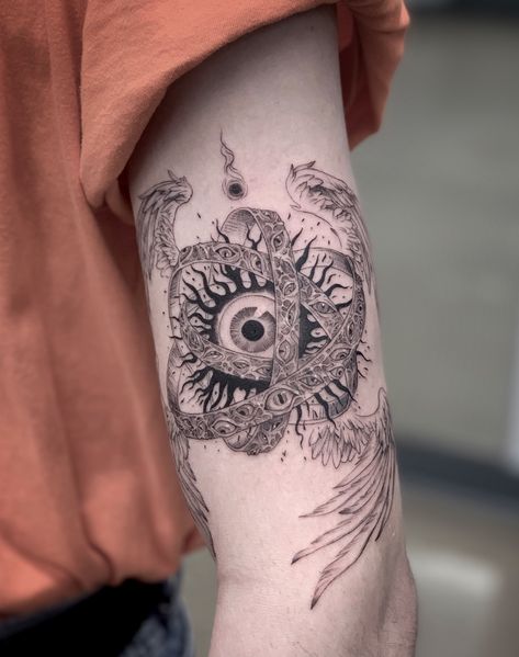 Back Eye Tattoo, Ophanim Tattoo, Dark Tattoo Ideas, Rip Tattoos For Mom, Feminine Skull Tattoos, Feminine Tattoo Sleeves, Creepy Tattoos, Spooky Tattoos, Tattoo Style Drawings