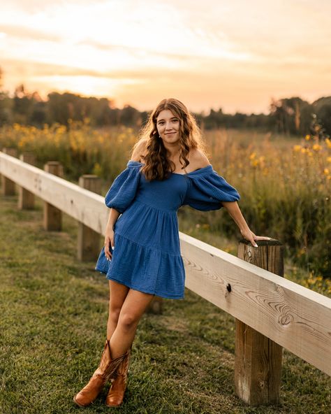 I don’t share too many senior sessions on my feed anymore, but there are so many amazing sessions that just NEED to be shared! #indianaseniorphotographer #indianasenior #seniorportraits #seniorphotos #seniorsunday #seniorphotographer #photographyofnorthernindiana #northernindianaphotographer #senior #classof2025 Bella Smith, Woman Photoshoot, Senior Szn, Photoshoot Outdoor, Northern Indiana, Senior Pics, Senior Session, Senior Photographers, Senior Photos