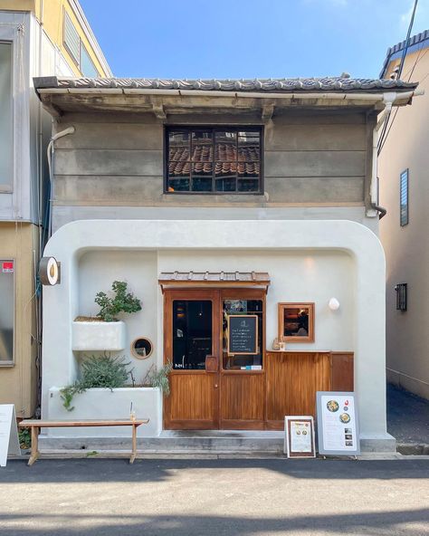 The Wanderlust Boy | 🍐☕️ #thewanderlustboyxkix #osakacafe | Instagram Small Shop Decor, Mini Shop Ideas, Coffee Shop Outside, Cafe Outside, Small Shop Design, Little Coffee Shop, Cafe Idea, Cafe Business, Small Cafe Design