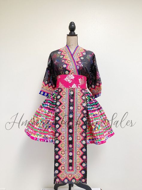 Hmong Outfit, Hmong Wedding, Hmong Fashion, Hmong Clothes, Gender Neutral Baby Clothes, May 7, White Skirts, Beautiful Outfits, Size Clothing