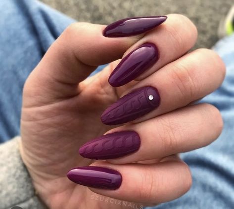 Almond Purple Nails, Sweater Nail Ideas, Dark Sweater, Dark Purple Nails, Sweater Nails, Xmas Nails, Purple Sweater, Purple Nails, Almond Nails