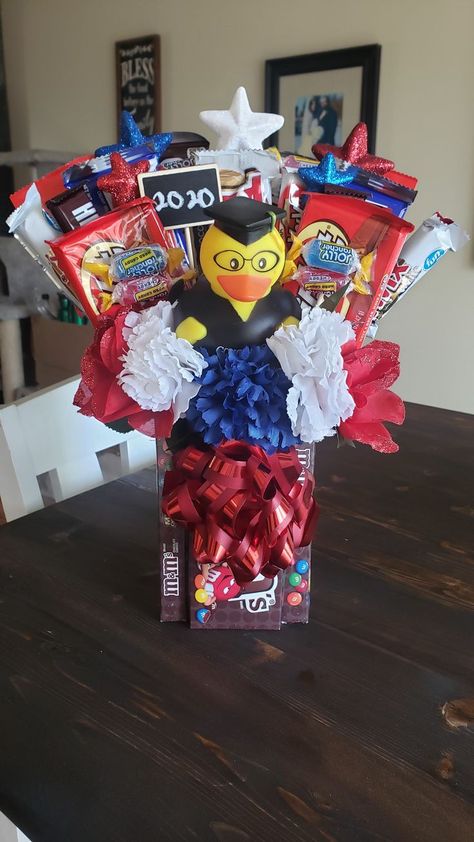 Grad Candy Bouquet, Kindergarten Graduation Bouquet, Bucket Snack Graduation, Graduation Snack Gift Basket, Candy Buckets Graduation, Graduation Candy Bouquet, Kinder Graduation Gifts, Graduation Basket, Creative Graduation Gifts