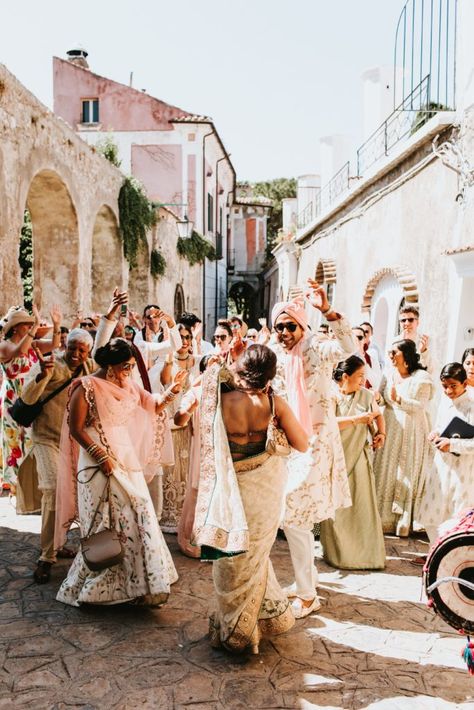 Indian Barat - Hindu wedding at Hotel Caruso in Ravello - Italian Wedding Designer Indian Wedding Aesthetic, Big Indian Wedding, Indian Wedding Pictures, Indian Destination Wedding, Modern Indian Wedding, Sicily Wedding, Indian Wedding Poses, Indian Marriage, Bride And Groom Outfits