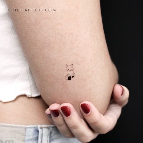 Tiny People Tattoo, Tattoo Fox Minimalist, Tiny Fox Tattoo, Little Fox Tattoo, Small Fox Tattoo, Tattoo 2023, Zeus Tattoo, Single Line Tattoo, Sketch Books