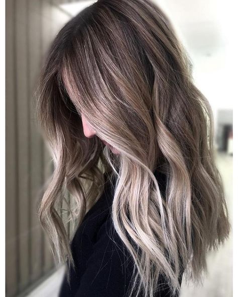 60 Most Gorgeous Hair Dye Trends For Women To Try In 2019 Cooler Hair Color, 2022 Hair Color Trends For Women, Women’s Hair Color, Hair 2022 Trends Women, Women Hair Dye, Hair Dye Trends, Expensive Brunette, Hair Color 2017, Winter Blonde Hair