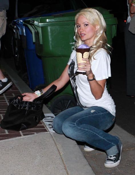 Holly Madison, Fashion 2000s, Low Waisted Jeans, 2000s Outfits, Fairy Clothes, 2000s Fashion Outfits, Blonde Bombshell, Celebrity Street Style, Girl Crushes