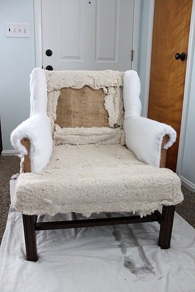 Wingback Chair Makeover, Wing Chair Upholstery, Reupholster Chair Diy, Upholstered Chairs Diy, Diy Furniture Upholstery, Reupholster Chair Dining, Upholstery Chair, Furniture Reupholstery, Upholstery Trends