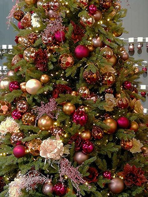 Alternative To Christmas Tree, Romantic Christmas Tree, Christmas Tree Roses, Rose Gold Christmas Tree, Rose Gold Christmas Decorations, Floral Christmas Tree, Christmas Tree Decorating, Plaid Christmas Decor, Rose Gold Christmas