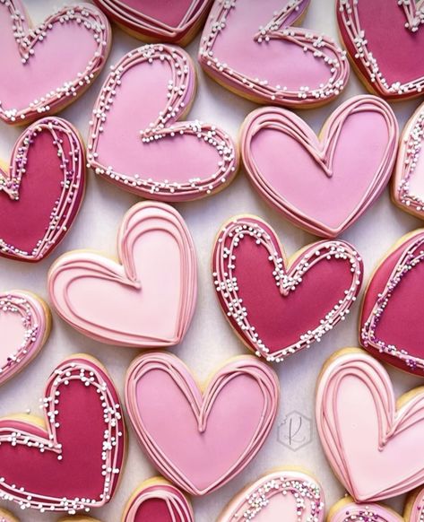 50th Cookie Ideas, Cookie Decorating Valentines Day, Decorated Birthday Cookies For Women, Mom Birthday Cookies, Pink Decorated Cookies, Birthday Cookies Decorated Woman Simple, Birthday Icing Cookies, Sprinkled With Love Cookies, Cookie Designs Ideas Simple