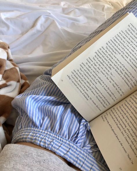 秋 🍂🧸🍁🥂 Book Filler Photos, Book In Bed Aesthetic, Book Pictures Instagram, Books Aesthetic Pics, Blue Striped Pants Outfit, Bed Pics, Aesthetic Filler Photos, Striped Pants Outfit, Book Pic