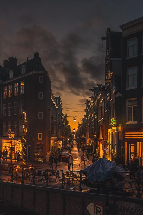 Amsterdam Dark Aesthetic, Belanda Aesthetic, Amsterdam Aesthetic Night, Amsterdam Pictures, Amsterdam Wallpaper, Amsterdam Winter, City Life Aesthetic, Alone In The Dark, Amsterdam Travel