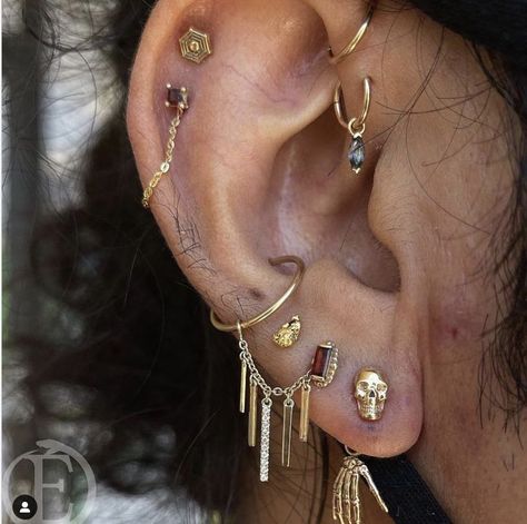 Ear Piercing Curation, Modern Grunge, Ear Curation, Gold Drip, Cool Ear Piercings, Pretty Ear Piercings, Cool Piercings, Cute Ear Piercings, Body Jewelry Piercing