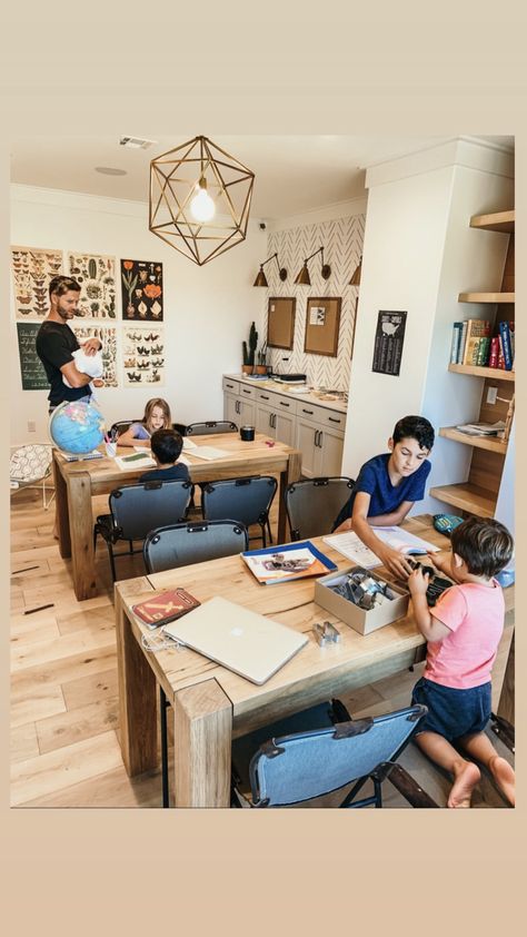 Formal Dining Room Turned Homeschool Room, Bedroom Homeschool Space, Bonus Room Homeschool Ideas, School Room Playroom, Modern Farmhouse Homeschool Room, Cute Homeschool Room Ideas, Homeschool Room Table, Office With Multiple Desks, Farmhouse School Room