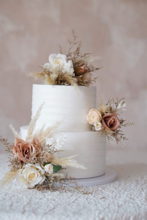 Pub Wedding Reception, Cake Topper Flowers, Western Wedding Cakes, Topper Floral, Pub Wedding, Boho Cake, Boho Wedding Cake, Small Cakes, Rustic Boho Wedding