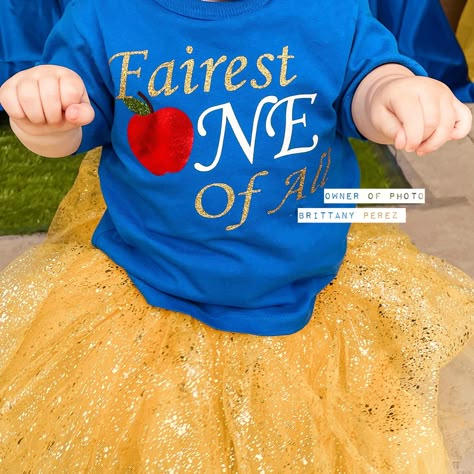 First Birthday Snow White Theme, Snow White One Year Birthday, Fairest One Of Them All Birthday, Disney Princess First Birthday Party, Disney Princess First Birthday, Fairest One Of All Birthday, Snow White First Birthday Party, Snow White 1st Birthday Party, Birthday Summer Theme