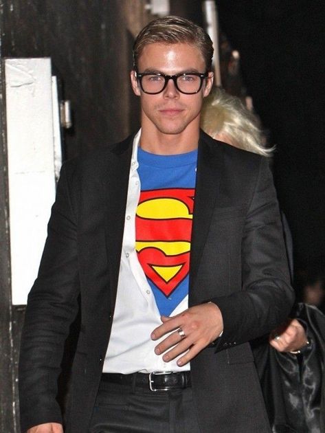 Clark Kent Costume, Diy Fantasia, Superman Costumes, Clever Halloween Costumes, Diy Kostüm, Holloween Costume, Derek Hough, Celebrity Halloween Costumes, Diy Halloween Costume