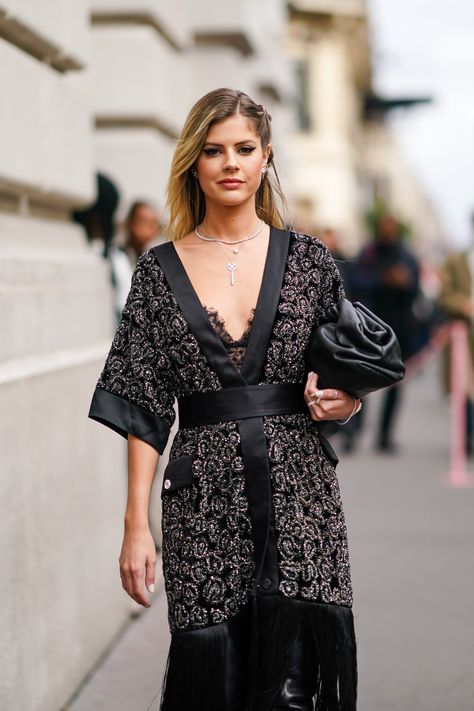 Airspace Haircut: Deep Side Part Black Kimono Dress, Celebrity Hair Trends, Deep Side Part, The Haircut, Ralph Russo, New Street Style, Black Kimono, High Leather Boots, Celebrity Hair Stylist