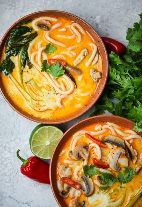 Winter Recipes Vegetarian, Vegan Thai Curry, Udon Noodle Soup, Curry Udon, Curry Coconut, Tom Kha Gai, Udon Noodle, Tom Kha, Veg Soup