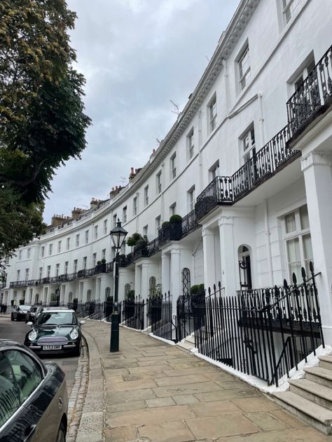 white London houses in Kensington. Stoke Newington London, White Stucco House, Kensington House, London Houses, London Dreams, London Townhouse, Streets Of London, Stucco Homes, London Architecture