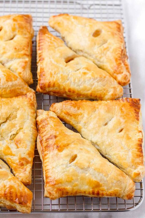 Fruit Turnovers, Apple Turnovers With Puff Pastry, Easy Apple Turnovers, Peach Turnovers, Apple Turnover Recipe, Baked Desserts, Homemade Apple Pie Filling, Apple Puff Pastry, Turnover Recipes