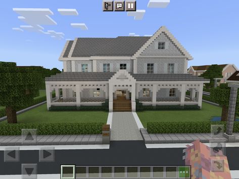 Minecraft House Wrap Around Porch, Minecraft Farmhouse Mansion, Minecraft Mansion Ideas House Blueprints, Minecraft Townhouse Ideas, Minecraft Country House, Minecraft Mansion Blueprints, Minecraft Suburban House, Pretty Minecraft Houses, Minecraft Palace