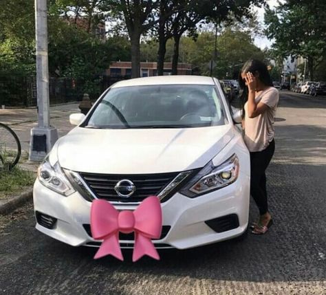 When I get my first car and my parents don’t put a bow on it like I asked them to🙄😂 Best Luxury Sports Car, Best Cars For Teens, Car For Teens, Vintage Jeep, First Cars, New Sports Cars, Girly Car, White Car, Sell Car